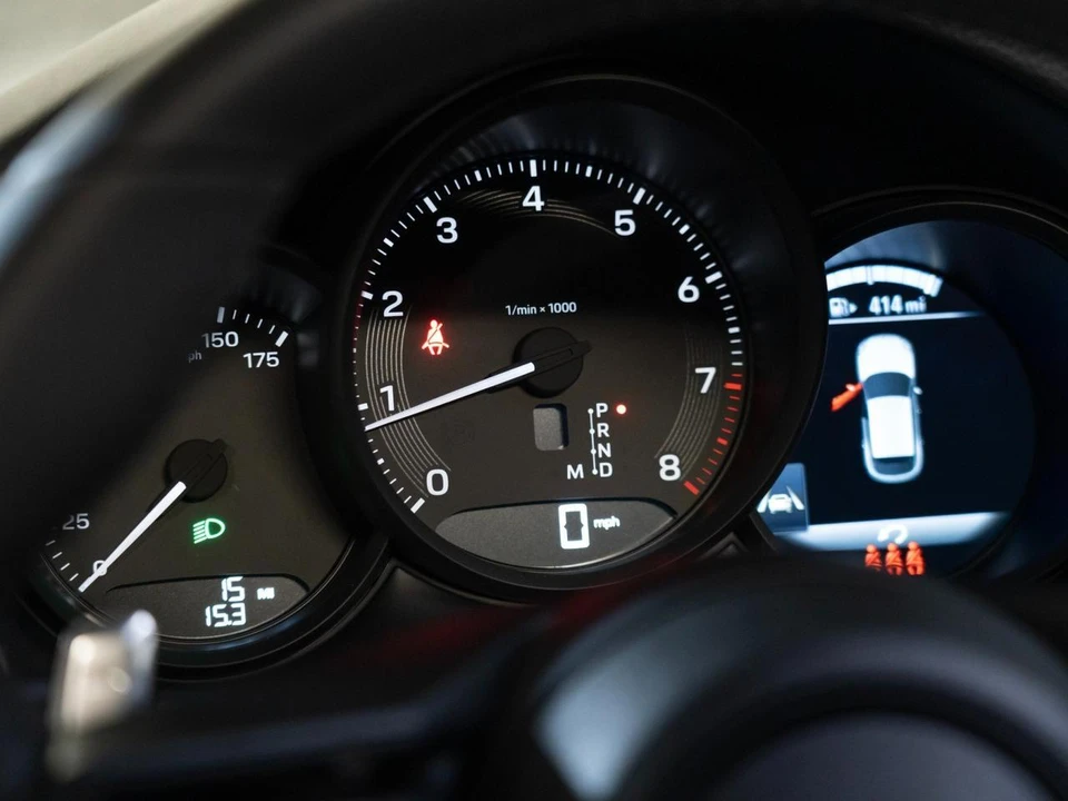 2026 Porsche Macan Electric - Image 19 of 28