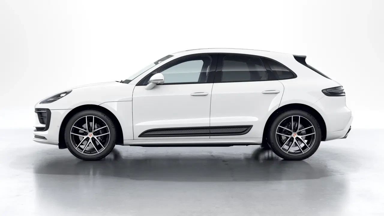 2026 Porsche Macan - Image 16 of 30