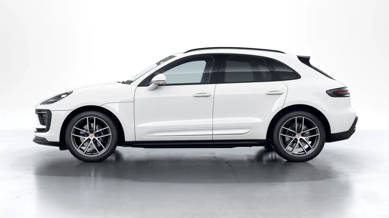 2026 Porsche Macan - Image 16 of 30