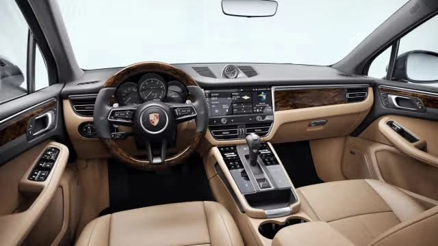 2026 Porsche Macan - Image 26 of 30