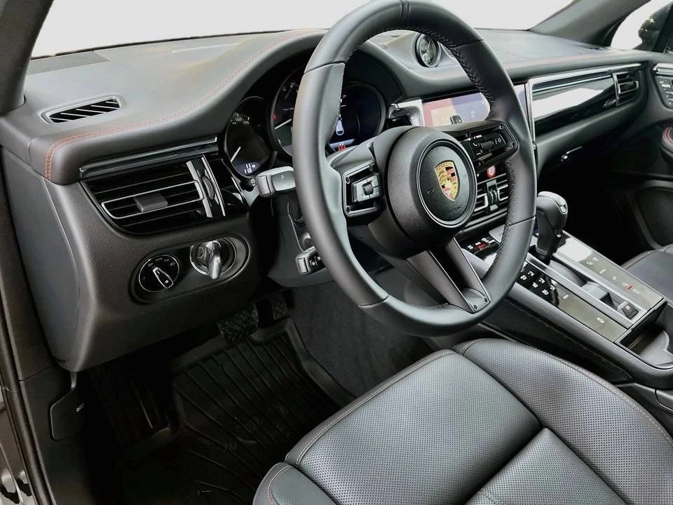 2026 Porsche Macan - Image 4 of 4