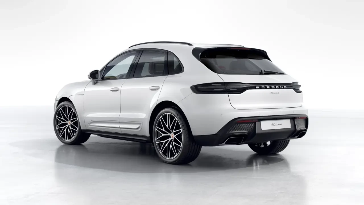 2026 Porsche Macan - Image 24 of 30