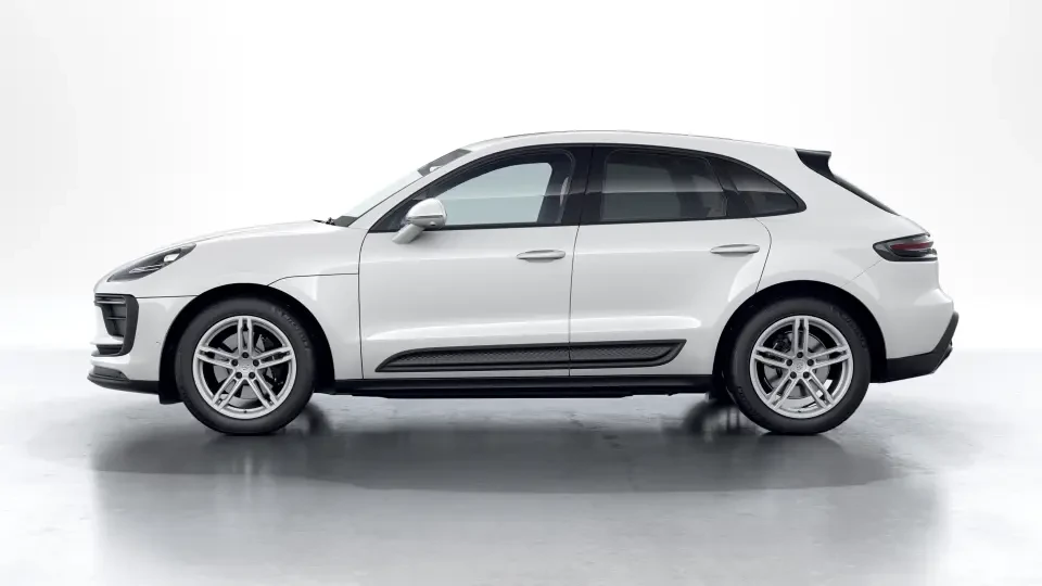 2026 Porsche Macan - Image 15 of 30