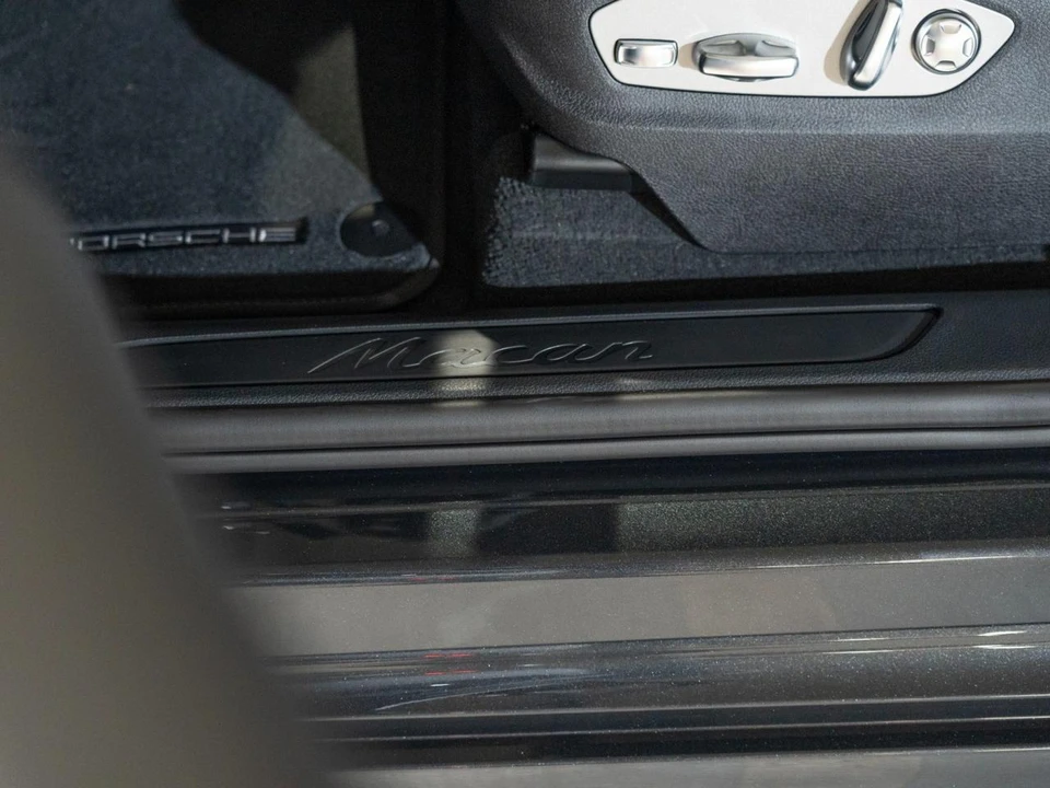 2026 Porsche Macan Electric - Image 12 of 28