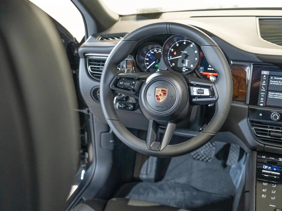 2026 Porsche Macan Electric - Image 26 of 28