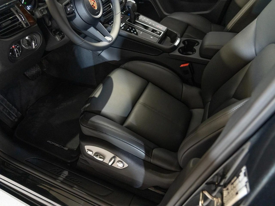2026 Porsche Macan Electric - Image 15 of 28