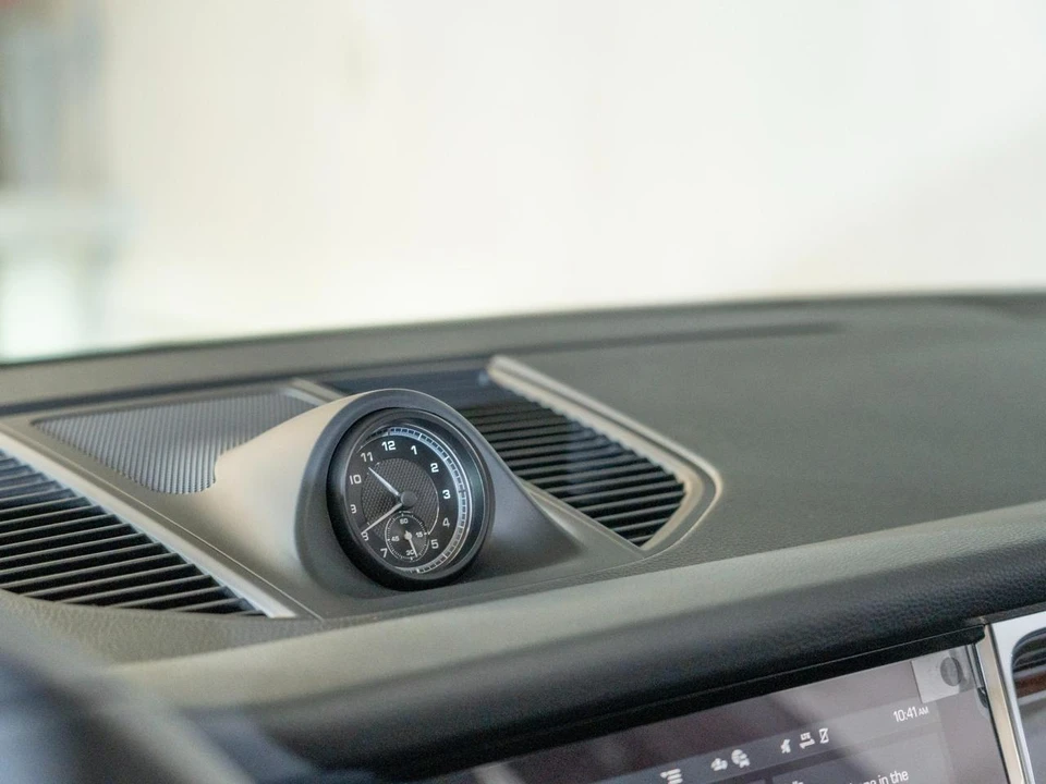 2026 Porsche Macan Electric - Image 20 of 28