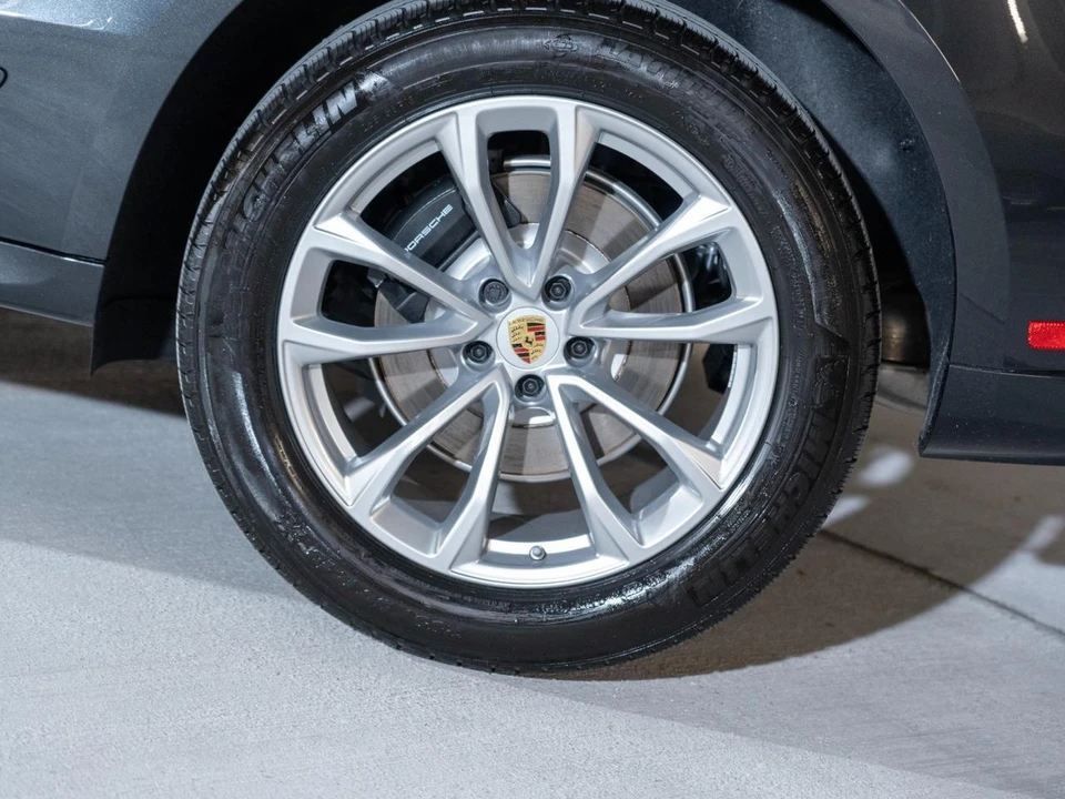 2026 Porsche Macan Electric - Image 11 of 28