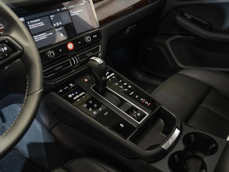 2026 Porsche Macan Electric - Image 22 of 28