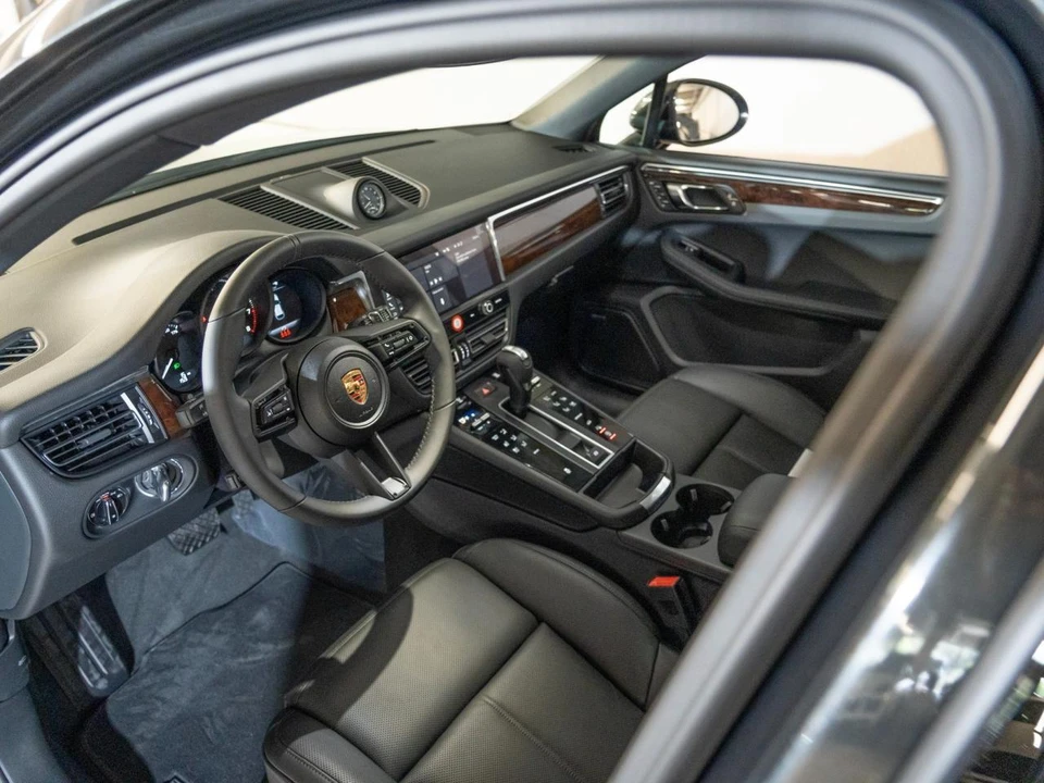2026 Porsche Macan Electric - Image 4 of 28