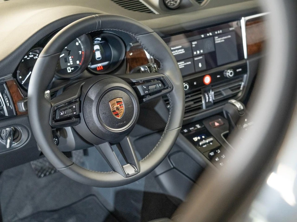 2026 Porsche Macan Electric - Image 16 of 28