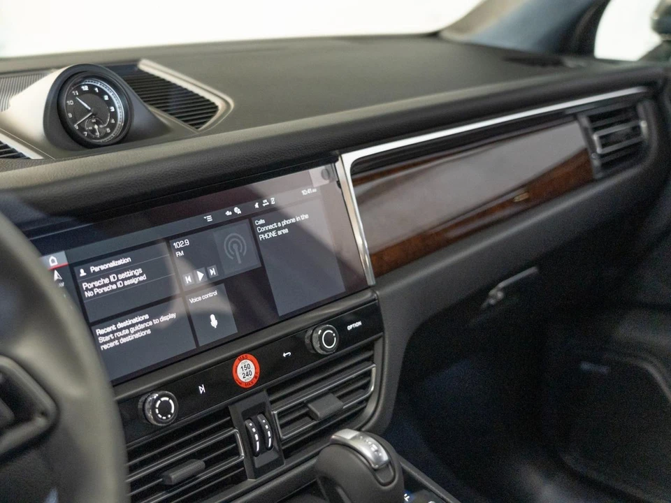 2026 Porsche Macan Electric - Image 21 of 28
