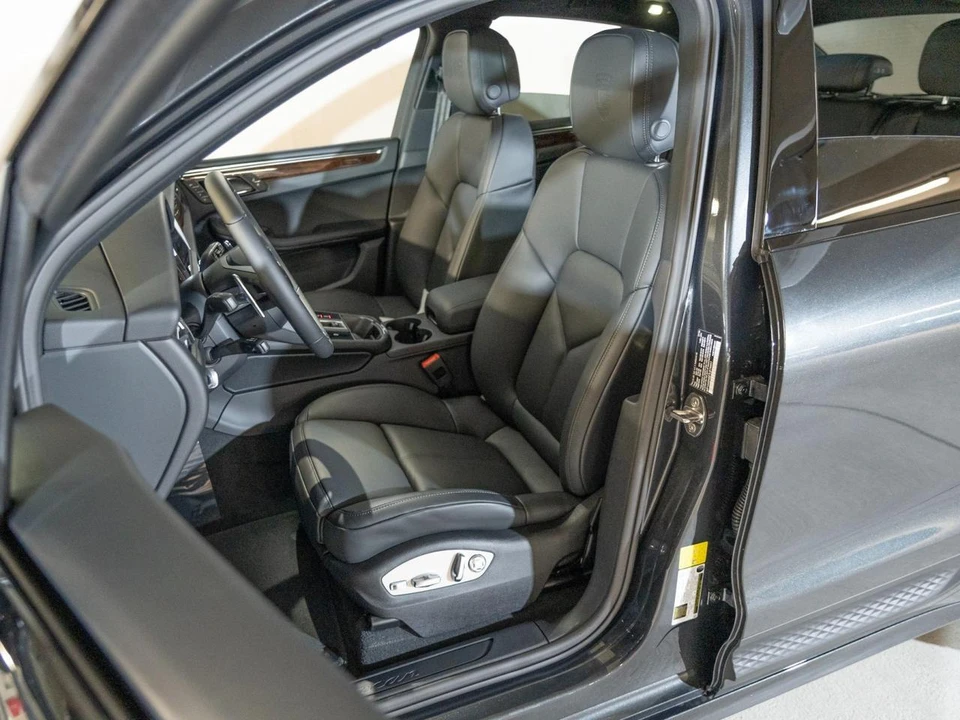2026 Porsche Macan Electric - Image 5 of 28