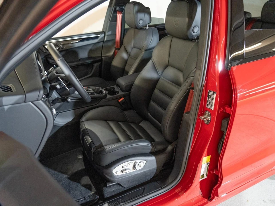 2026 Porsche Macan Electric - Image 5 of 22
