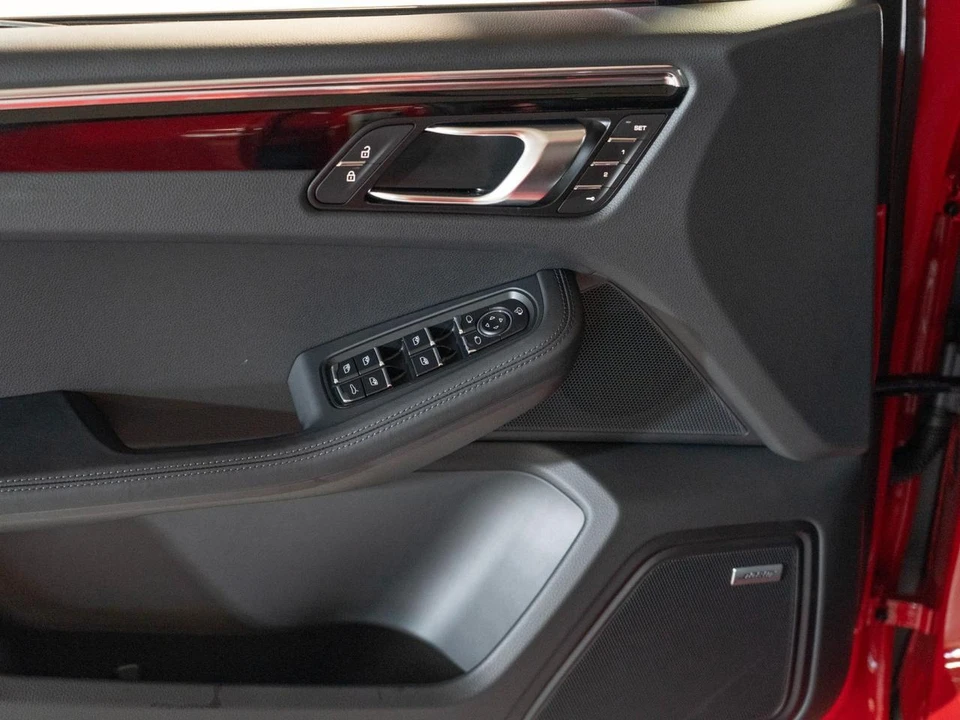 2026 Porsche Macan Electric - Image 17 of 22