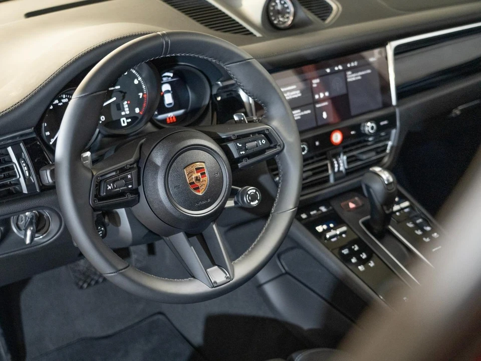 2026 Porsche Macan Electric - Image 15 of 22