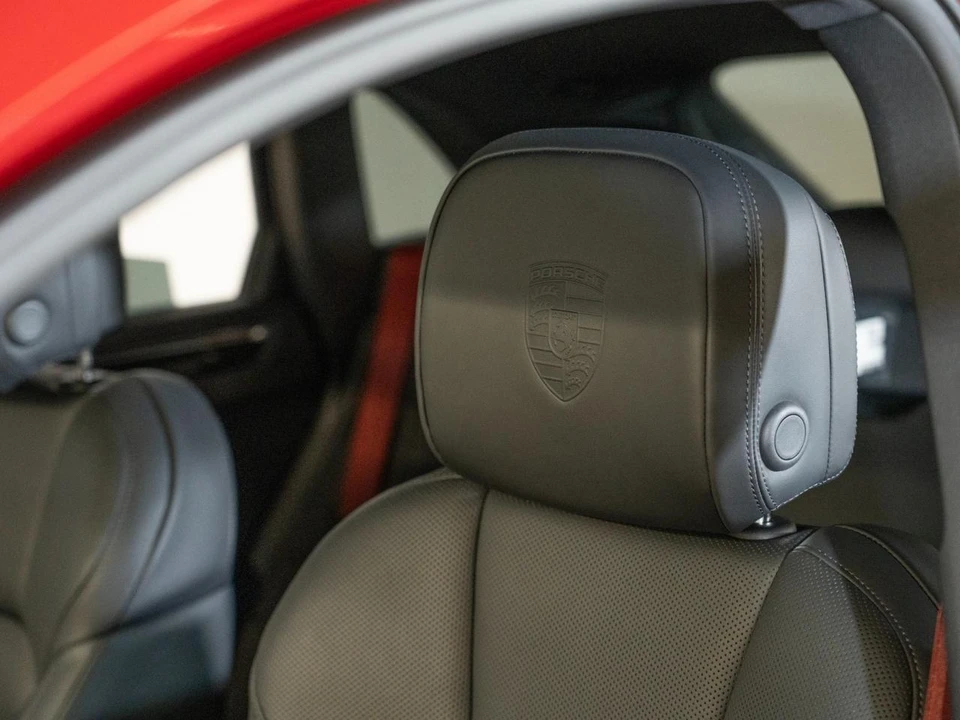2026 Porsche Macan Electric - Image 14 of 22