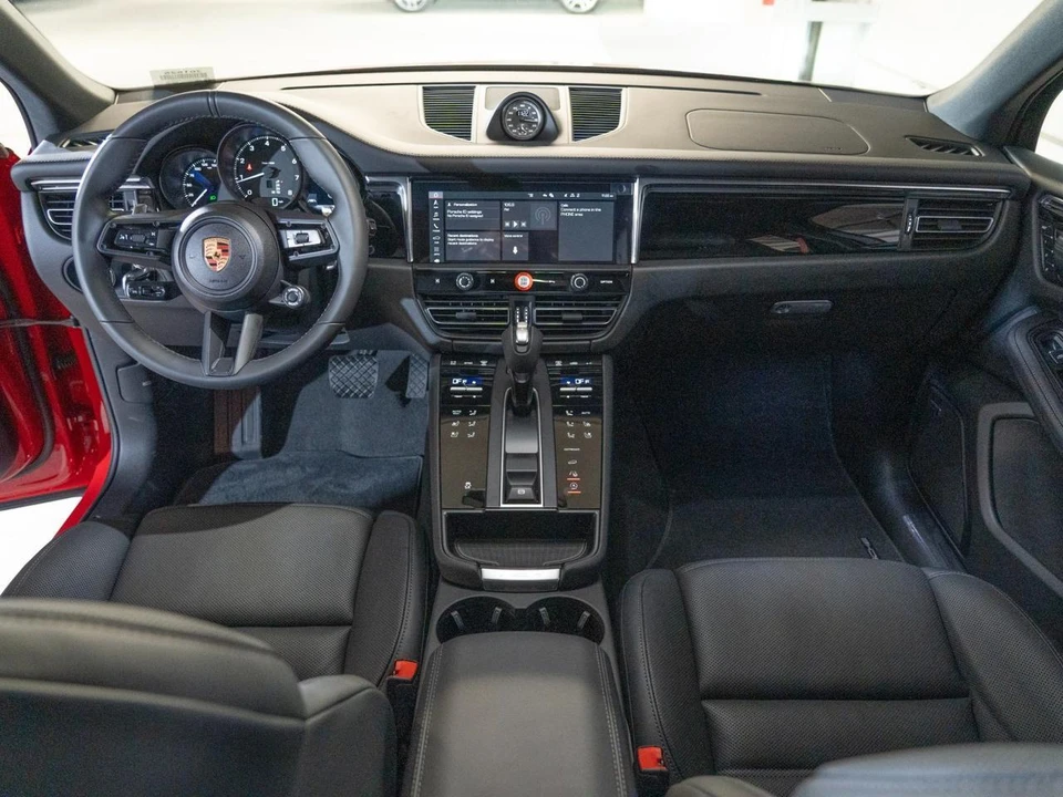 2026 Porsche Macan Electric - Image 18 of 22