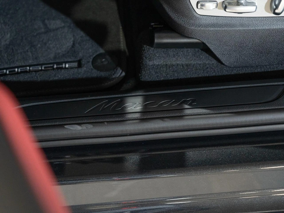 2026 Porsche Macan Electric - Image 11 of 26