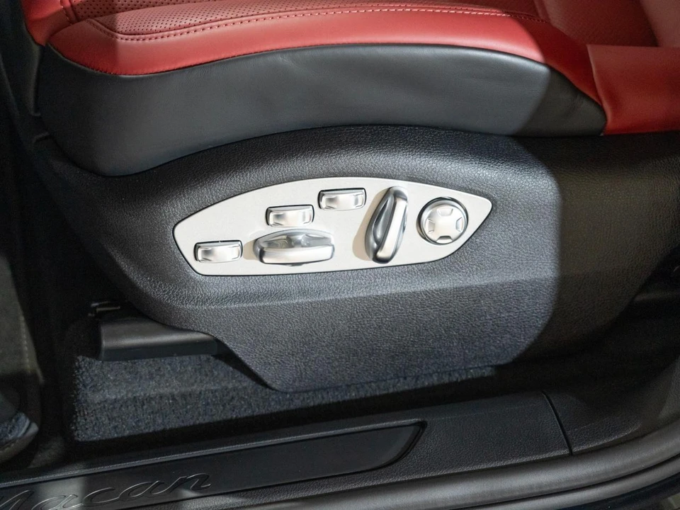 2026 Porsche Macan Electric - Image 12 of 26