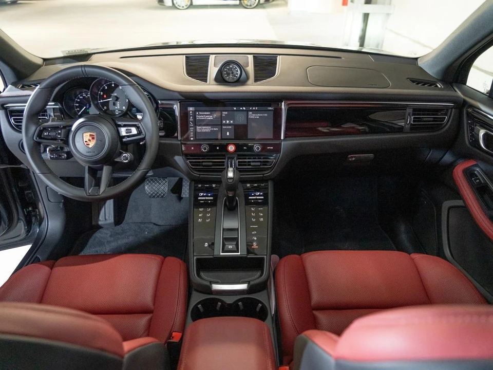 2026 Porsche Macan Electric - Image 24 of 26
