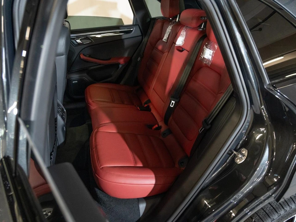 2026 Porsche Macan Electric - Image 23 of 26