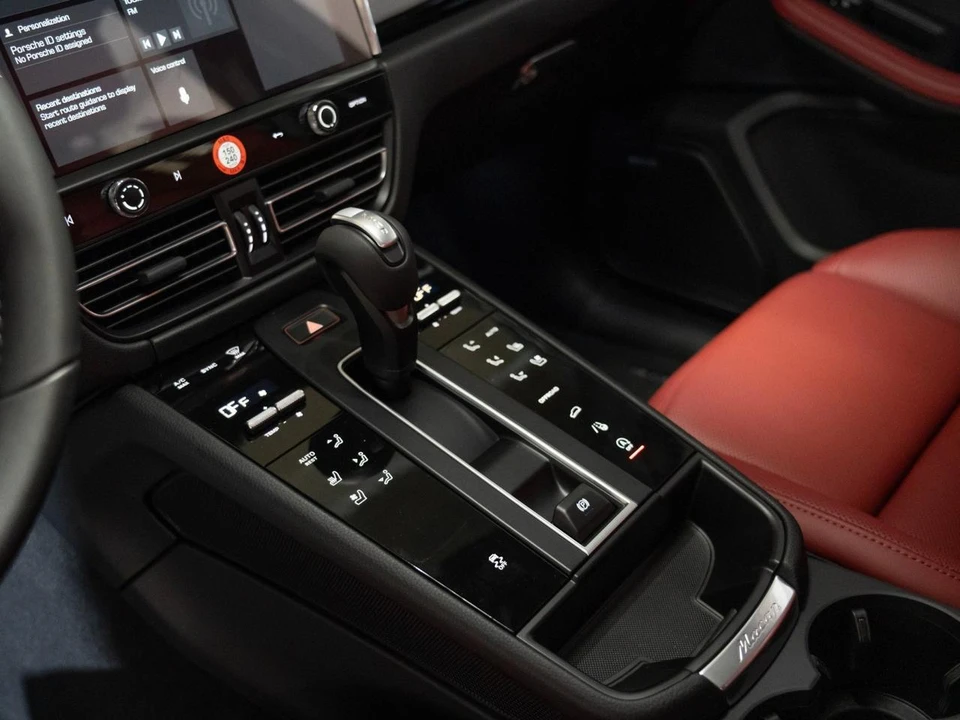 2026 Porsche Macan Electric - Image 21 of 26