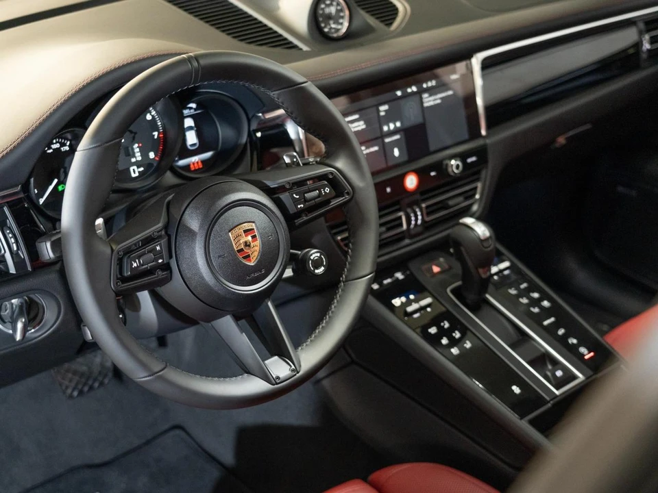 2026 Porsche Macan Electric - Image 15 of 26