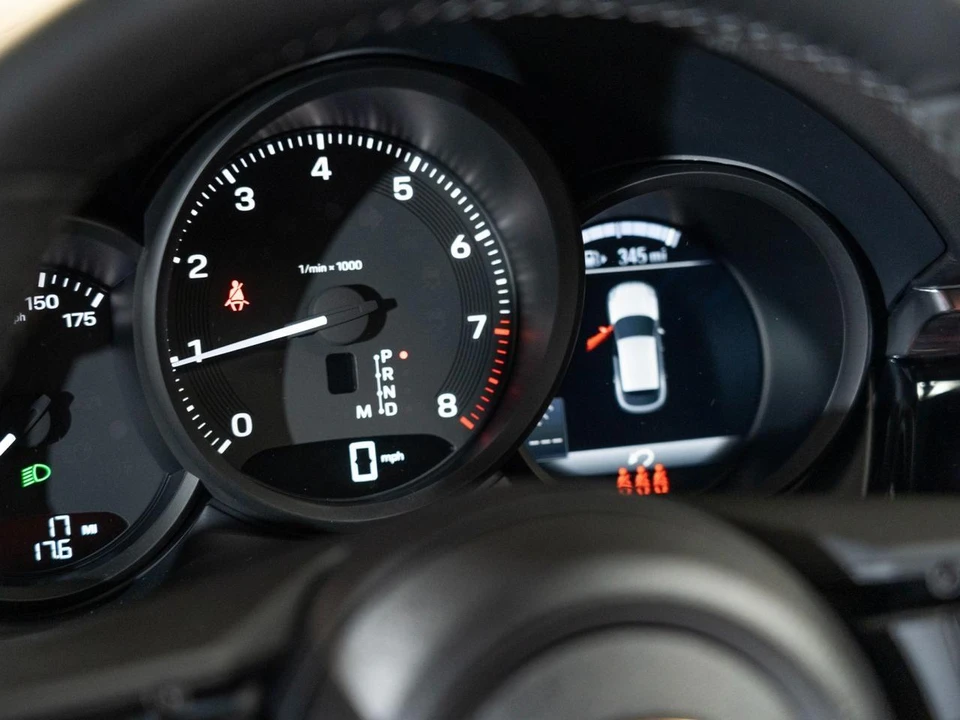 2026 Porsche Macan Electric - Image 18 of 26