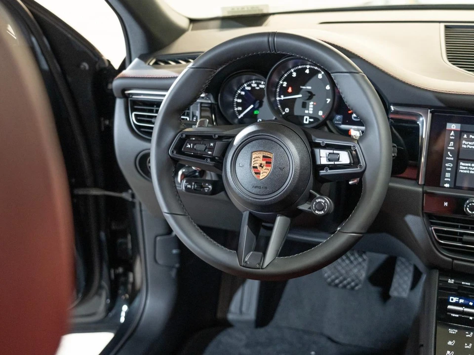 2026 Porsche Macan Electric - Image 25 of 26