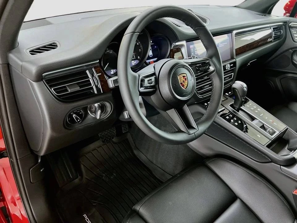 2026 Porsche Macan Electric - Image 4 of 4