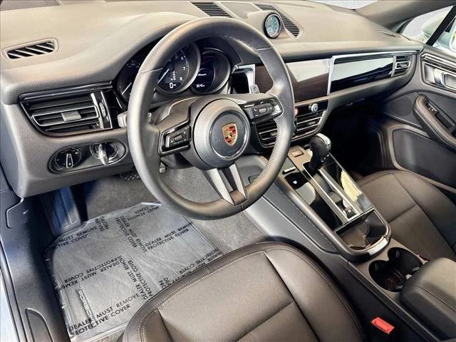 2026 Porsche Macan Electric - Image 4 of 5