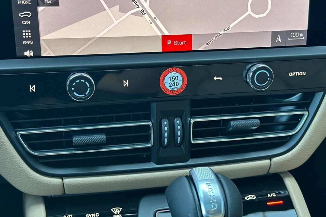 2026 Porsche Macan Electric - Image 25 of 31
