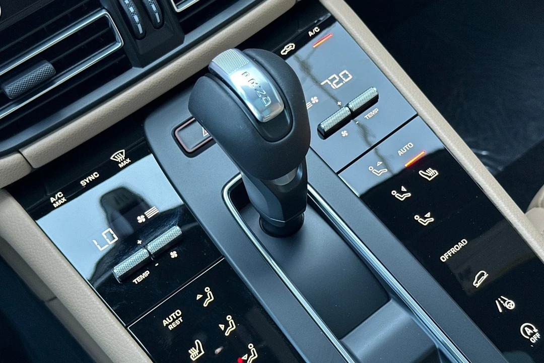 2026 Porsche Macan Electric - Image 28 of 31