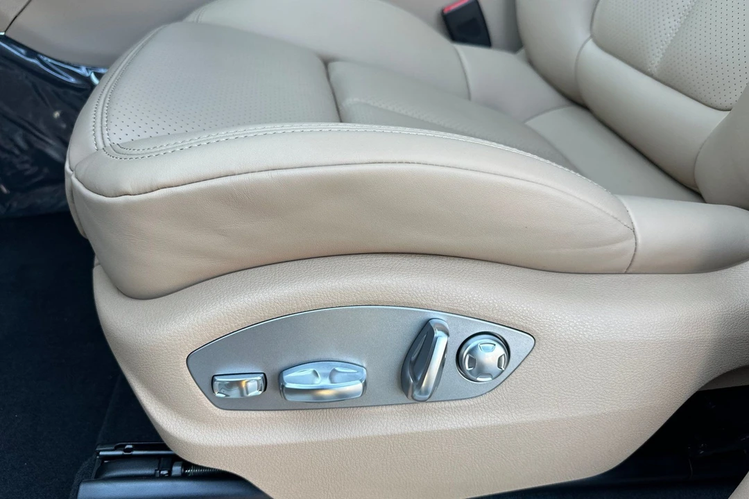 2026 Porsche Macan Electric - Image 14 of 31