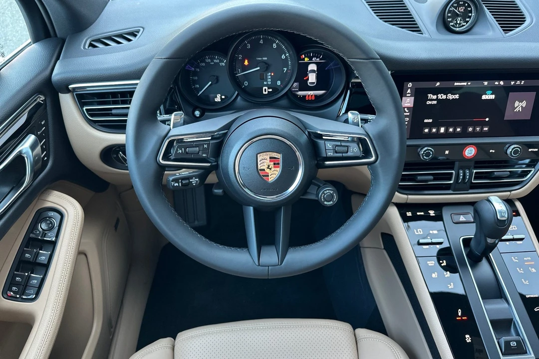 2026 Porsche Macan Electric - Image 16 of 31