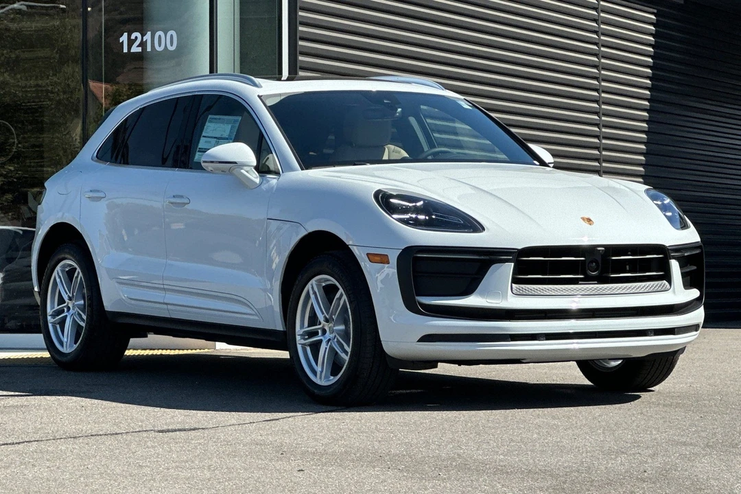 2026 Porsche Macan Electric - Image 10 of 31