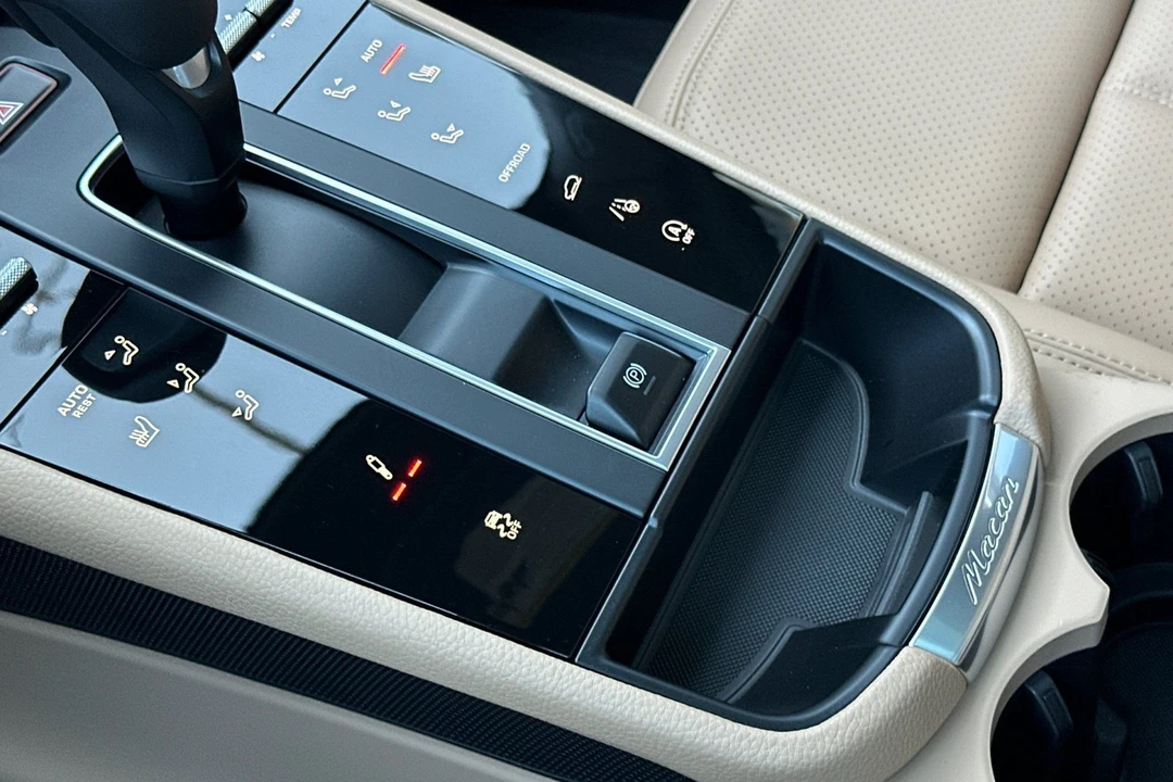 2026 Porsche Macan Electric - Image 26 of 31