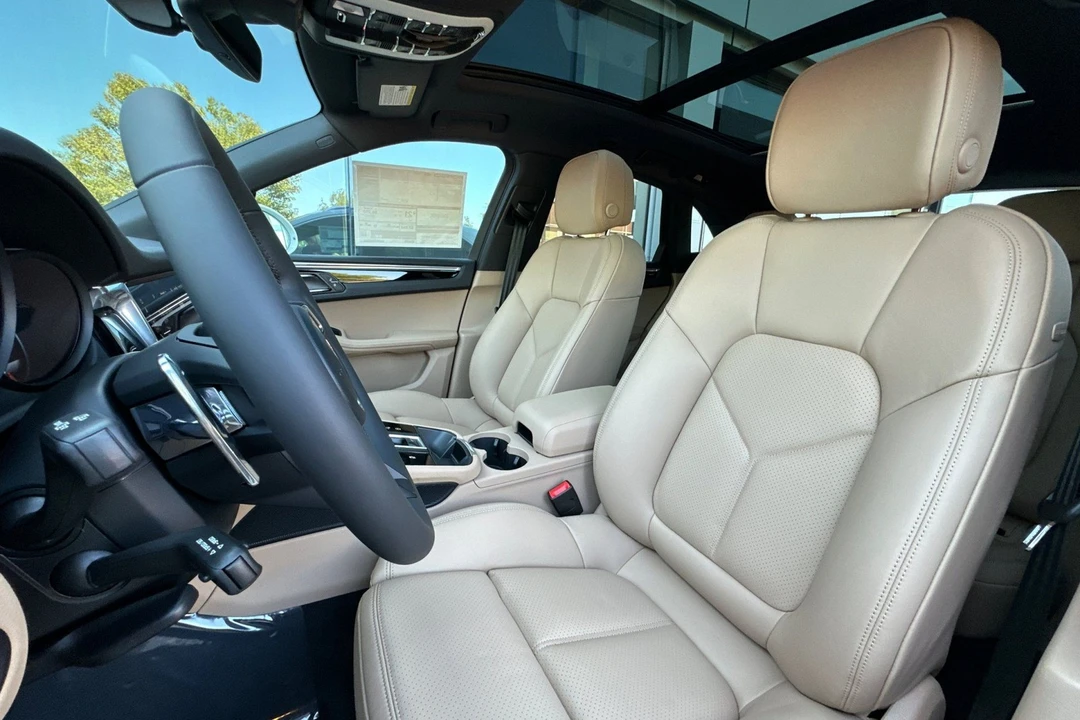 2026 Porsche Macan Electric - Image 5 of 31