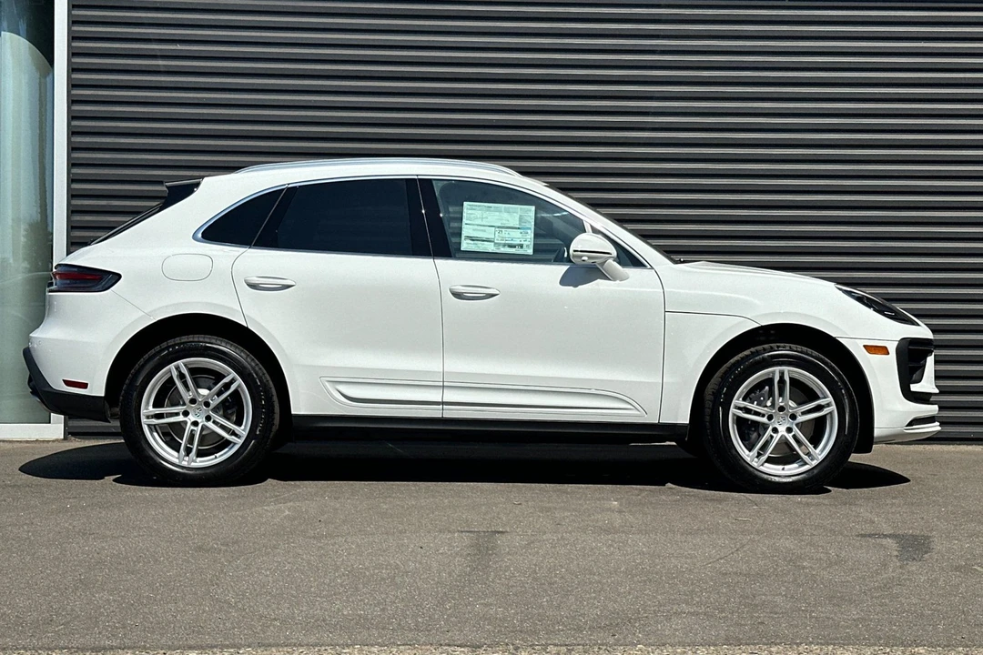 2026 Porsche Macan Electric - Image 9 of 31
