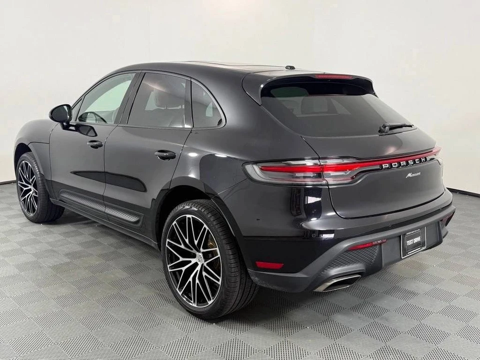 2026 Porsche Macan Electric - Image 3 of 5