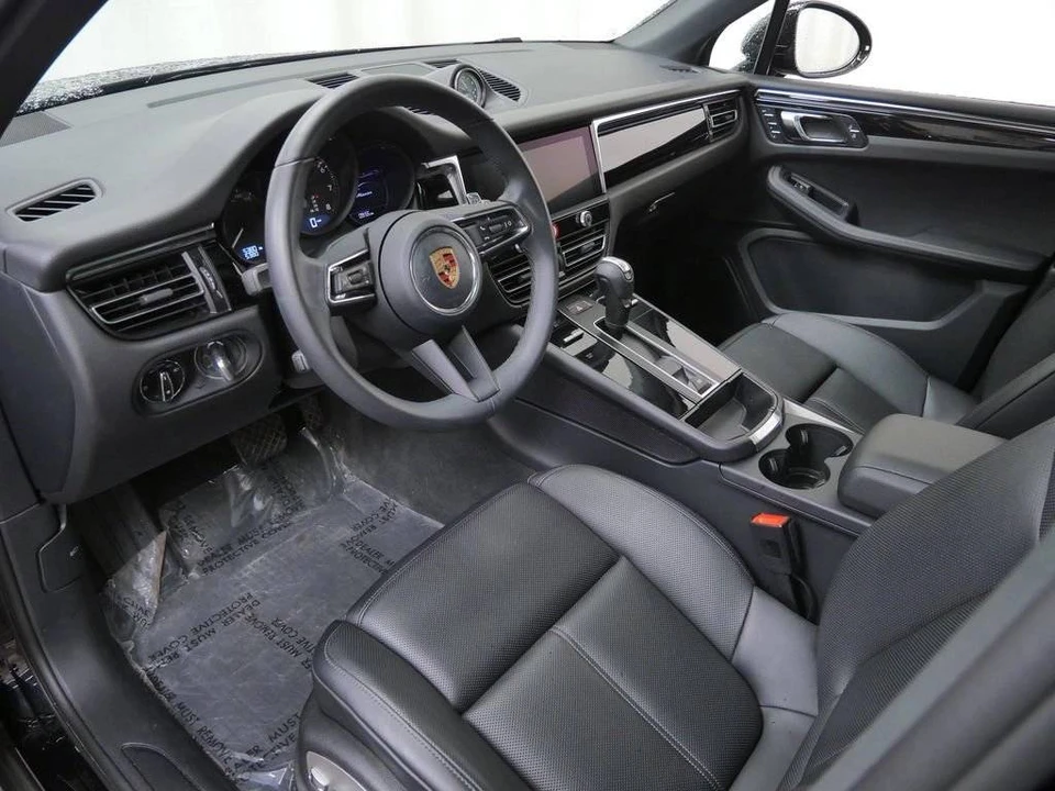 2026 Porsche Macan Electric - Image 4 of 5