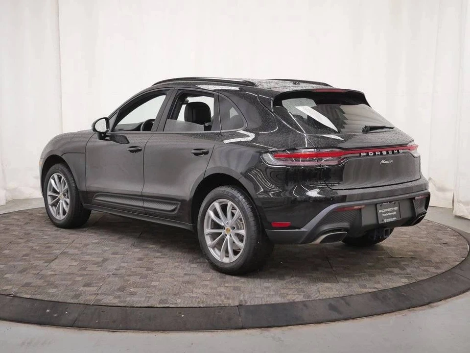 2026 Porsche Macan Electric - Image 3 of 5