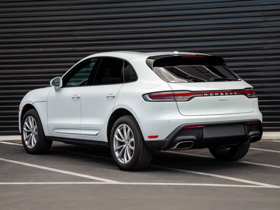 2026 Porsche Macan Electric - Image 3 of 4