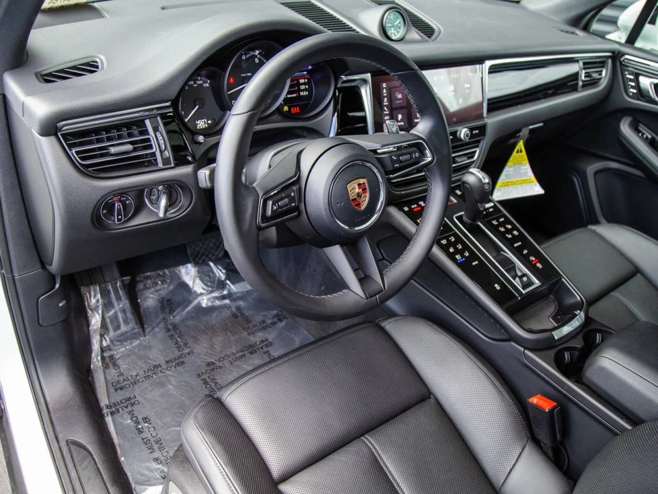 2026 Porsche Macan Electric - Image 4 of 4