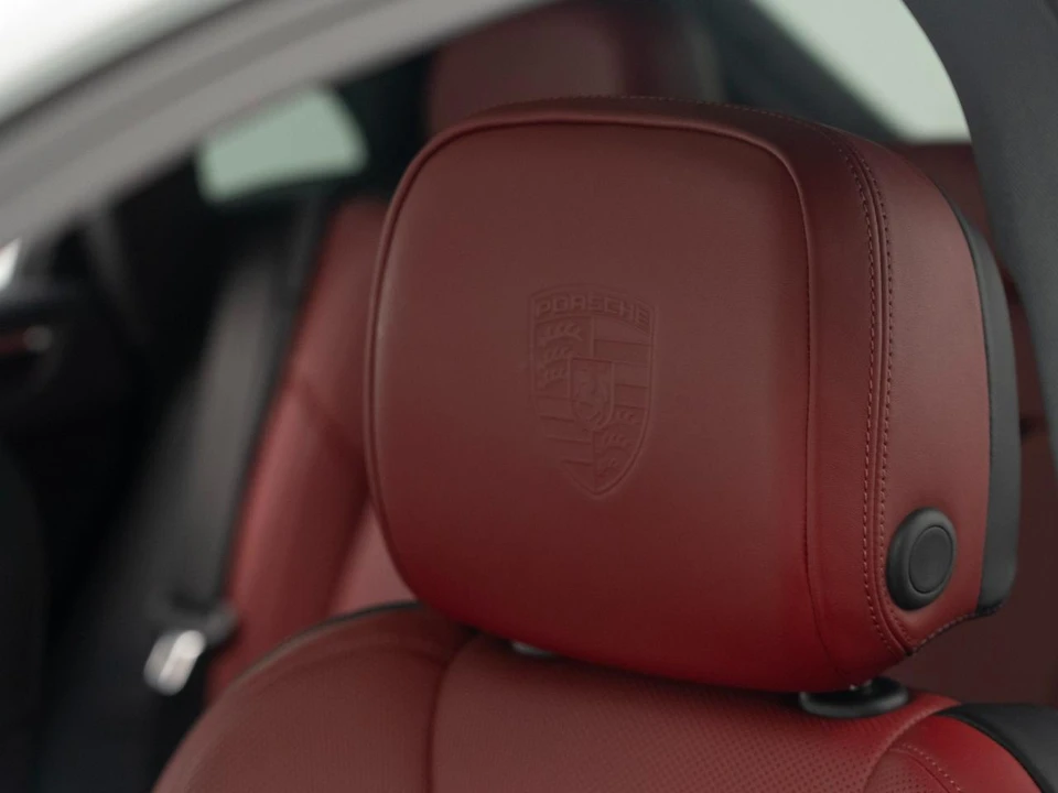 2026 Porsche Macan - Image 20 of 31