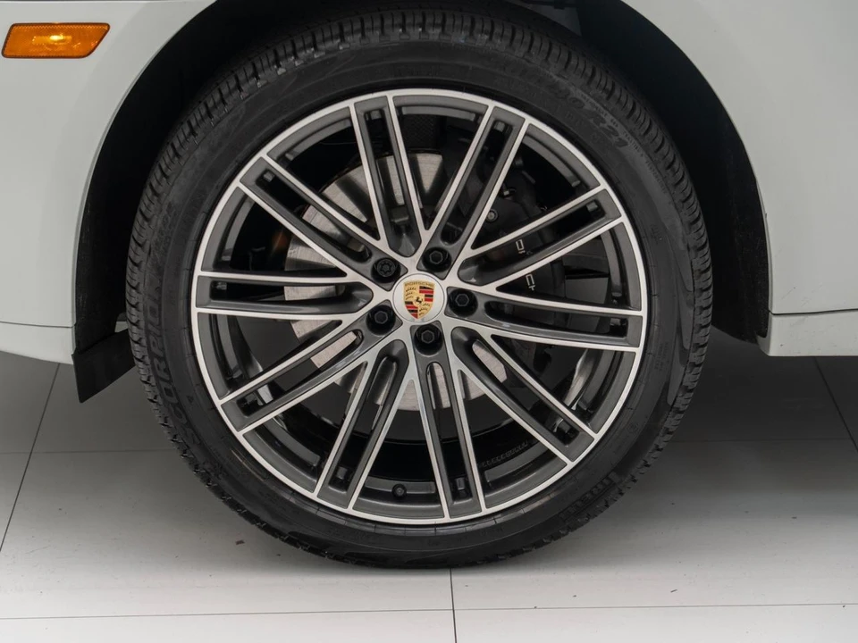2026 Porsche Macan - Image 13 of 31