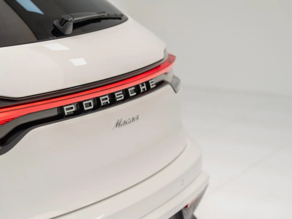 2026 Porsche Macan - Image 15 of 31