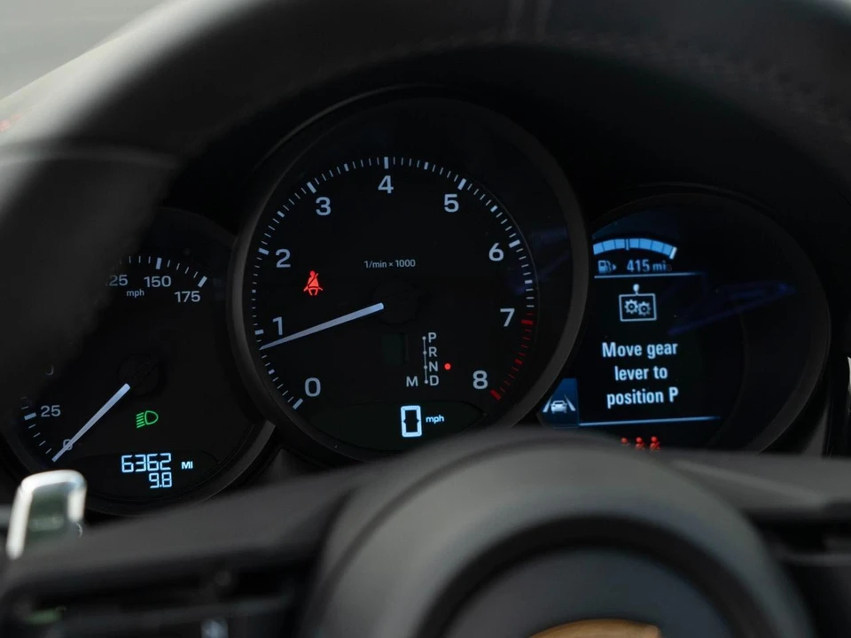 2026 Porsche Macan - Image 25 of 31