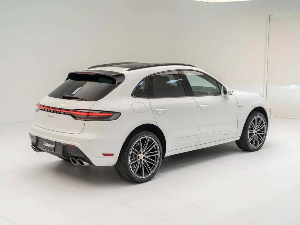 2026 Porsche Macan - Image 10 of 31